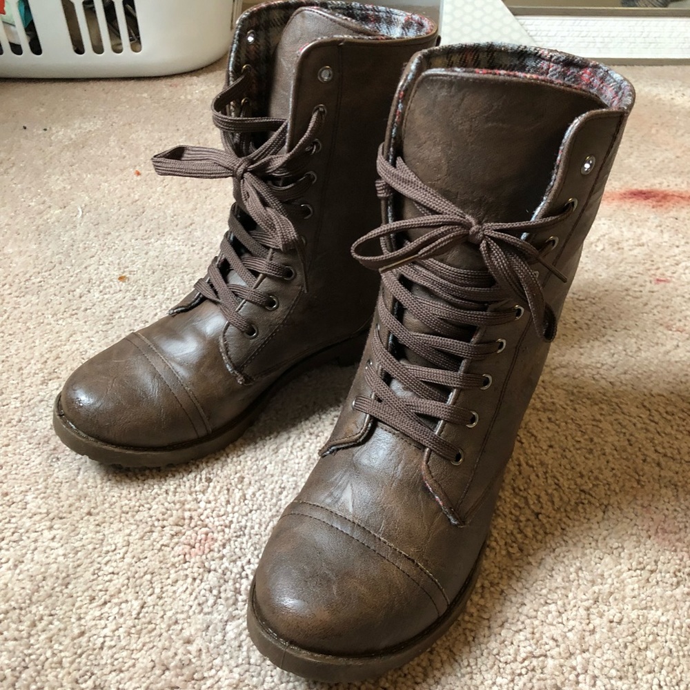 Women’s brown boots